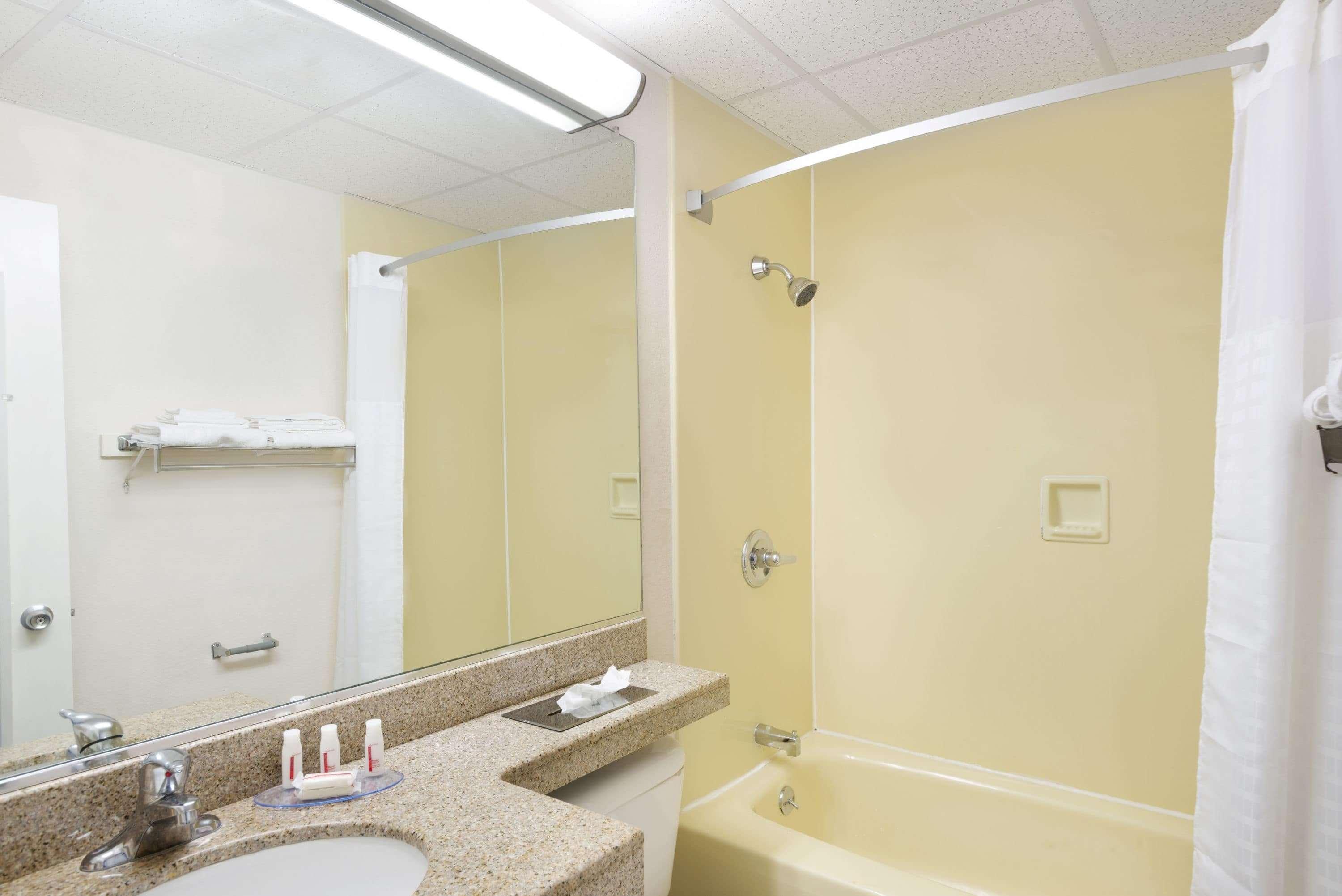 Howard Johnson By Wyndham Newburgh Exterior photo