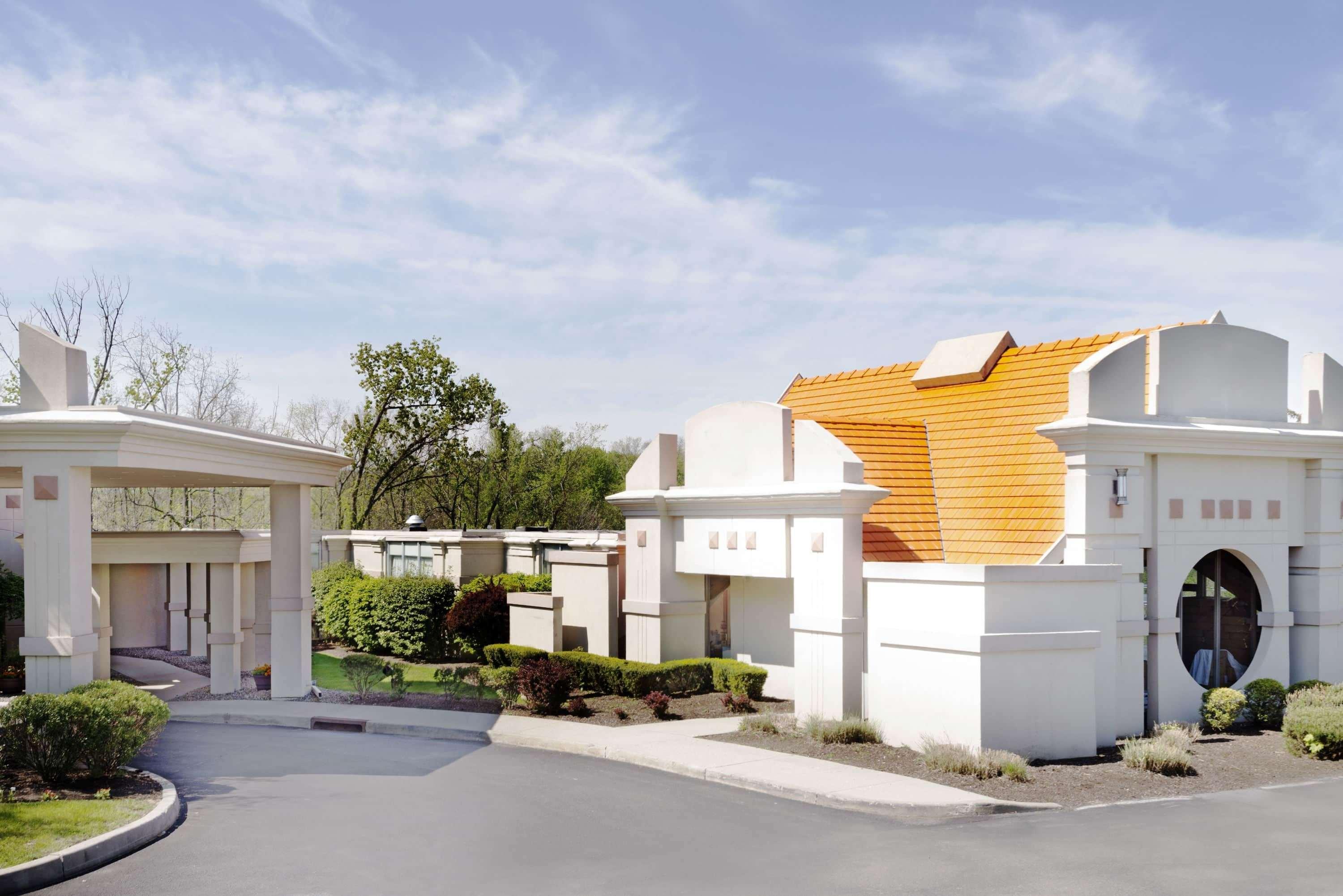 Howard Johnson By Wyndham Newburgh Exterior photo