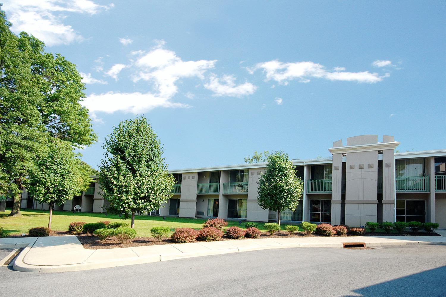 Howard Johnson By Wyndham Newburgh Exterior photo
